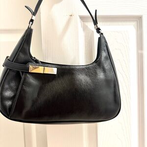 Calvin Klein Black Shoulder Bag with Sleek Design